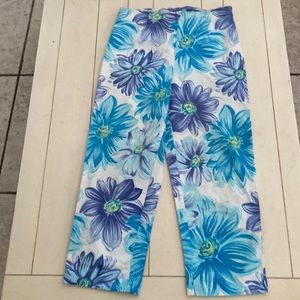Women’s pants in a floral pattern. Made by Real Clothes.Size 4.